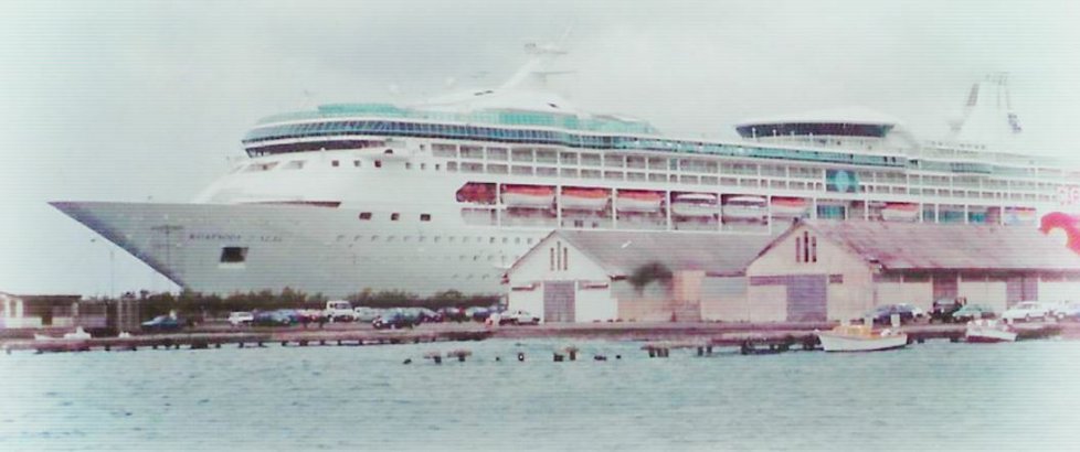 Výletní loď Rhapsody of the Seas Výletní loď Rhapsody of the Seas