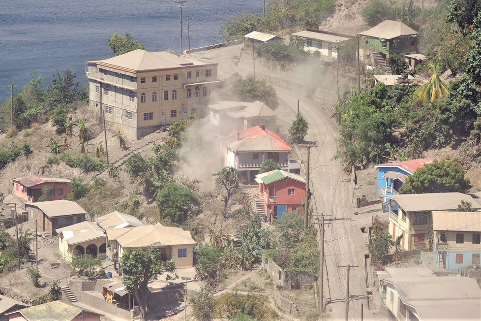 Výbuch sopky na karibském ostrovu Svatý Vincent.