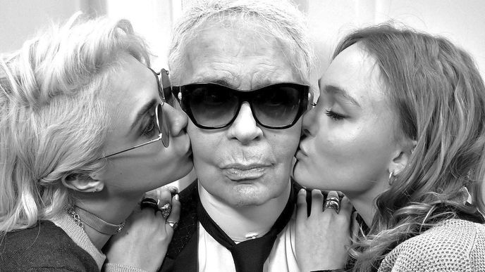 Karl Lagerfeld s Carou Delevingne a Lily-Rose Depp