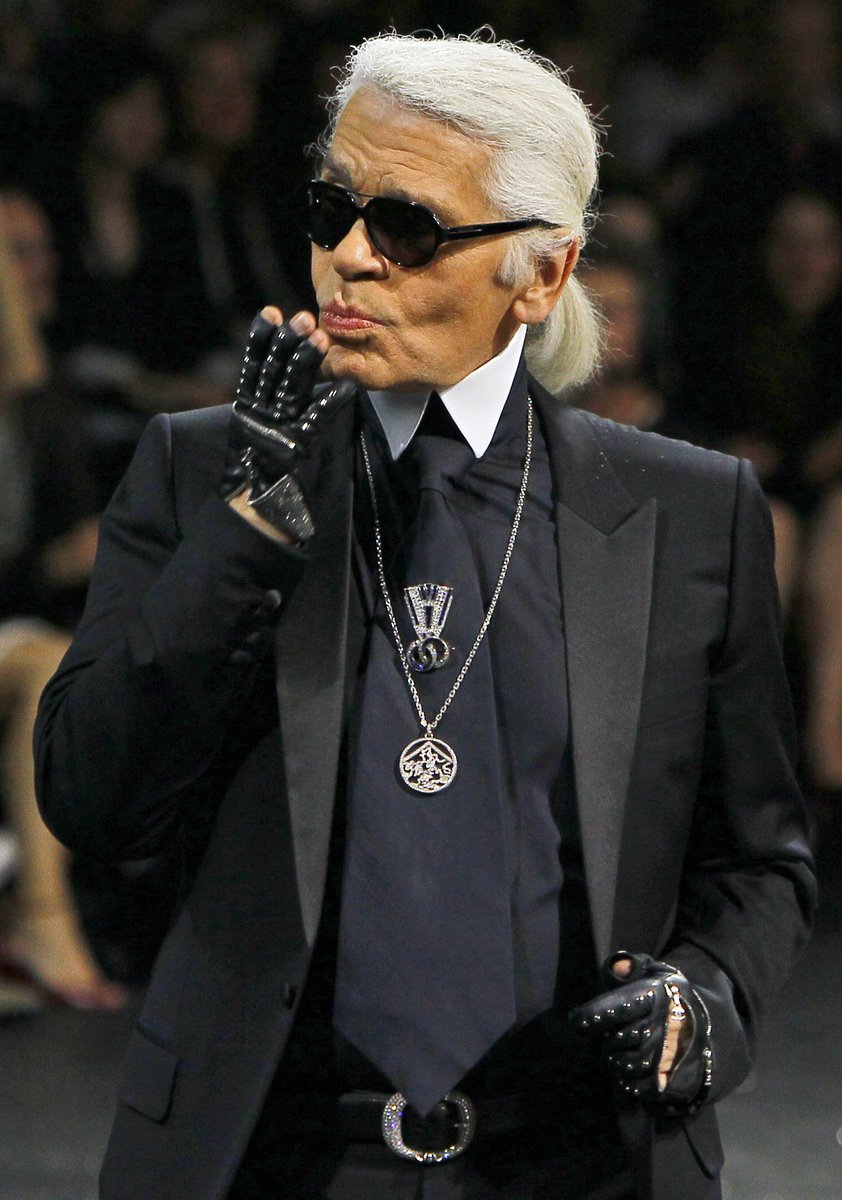 Karl Lagerfeld běžně bez brýlí nevychází