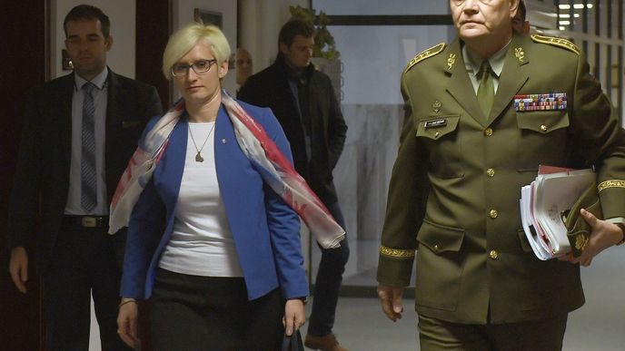 Ministryně obrany Karla Šlechtová (ANO) se setkala s náčelníkem Generálního štábu Josefem Bečvářem.