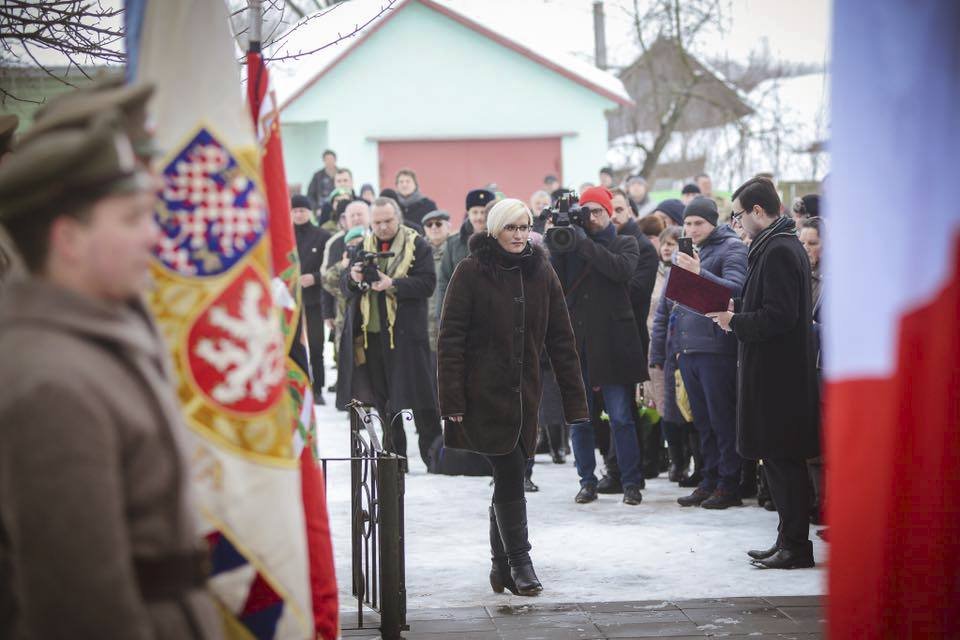 Ministryně obrany Karla Šlechtová se vyrazila poklonit československým legionářům na Ukrajinu