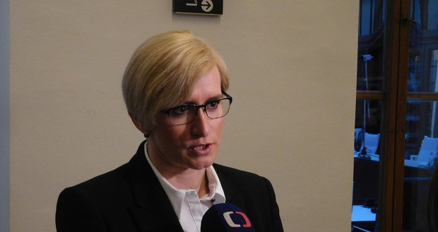 „Umřeme všichni. KSČM, ČSSD i ANO.“ Šlechtová protlačila zákon o pohřebnictví