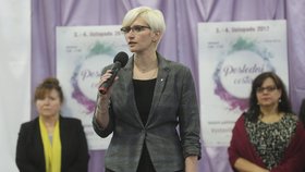 Ministryně Karla Šlechtová vyrazila na veletrh pohřebnictví do Lysé nad Labem.