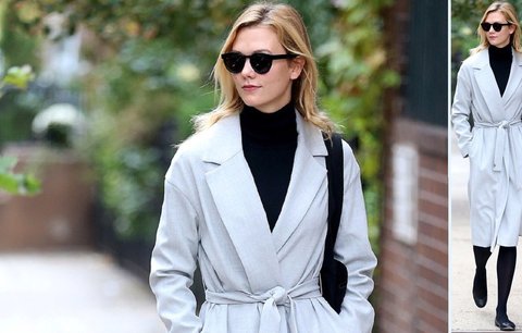 Styl podle celebrit: Zavinovací kabát si zamilovala i modelka Karlie Kloss