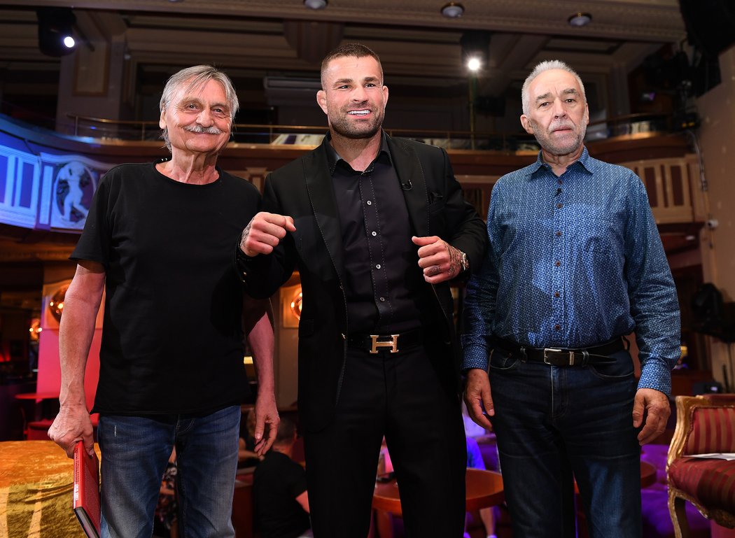 V Karlos Show se sešly známé dabingové hlasy akčních hrdinů: Pavel Soukup a Pavel Rimský.