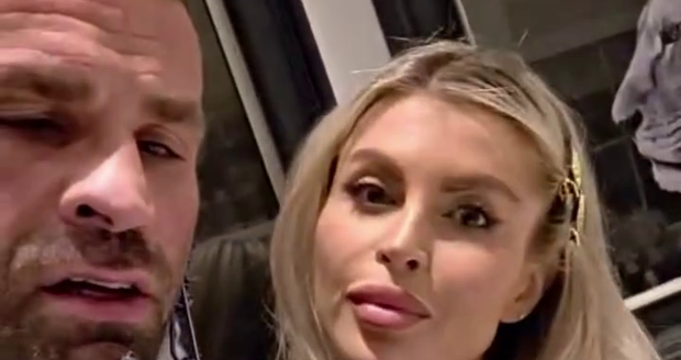 Vémols bersama untuk pertama kalinya sejak Karlos dibebaskan dari tahanan Vémols bersama untuk pertama kalinya sejak Karlos dibebaskan dari tahanan