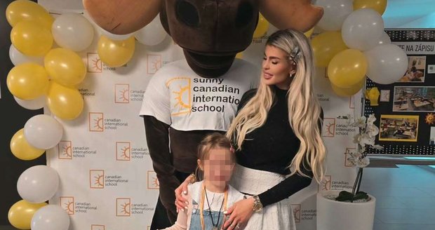 Lili akan naik ke kelas satu. Lili akan naik ke kelas satu.