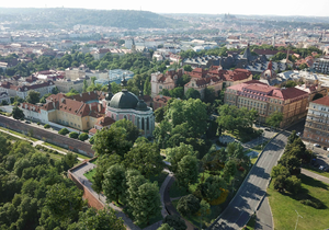 V parku na pražském Karlově vznikne nová socha. Připomene zaniklou Dětskou nemocnici.