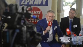 Debata Blesk.cz z Karlových Varů. Martin Havel (50, ČSSD) a Karel Jakobec (52, ODS)