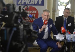 Debata Blesk.cz z Karlových Varů. Martin Havel (50, ČSSD) a Karel Jakobec (52, ODS)