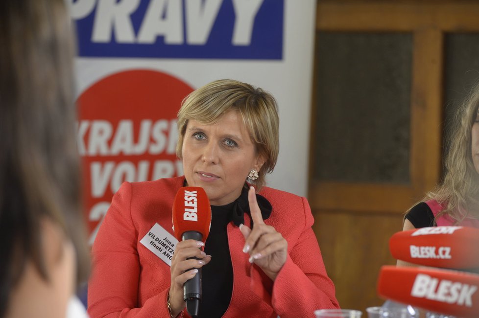 Jana Vildumetzová (ANO, 2011) na živě vysílané debatě Blesku ke krajským volbám 2016: Kraj chci řídit také jako firmu.
