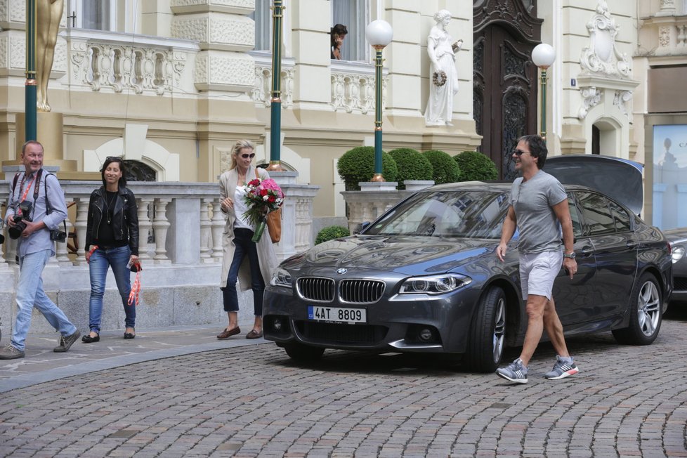 Mezi prvními dorazili do Varů Pavel Habera a Daniela Peštová.