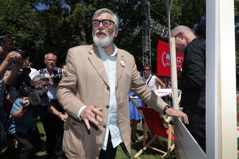 Jiří Bartoška na slavnostním otevření Mall.cz Parku v Karlových Varech