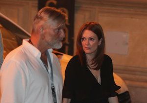 Julianne Moore po večeři s Jiřím Bartoškou