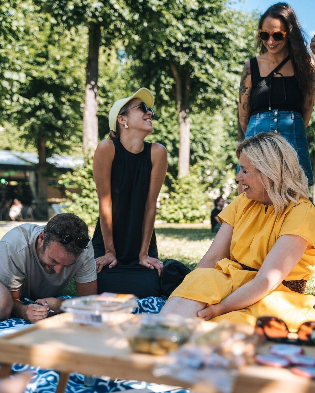 Kandidátka na prezidentku Danuše Nerudová vyrazila do Karlových Varů s manželem, pro svoje příznivce uspořádala piknik.