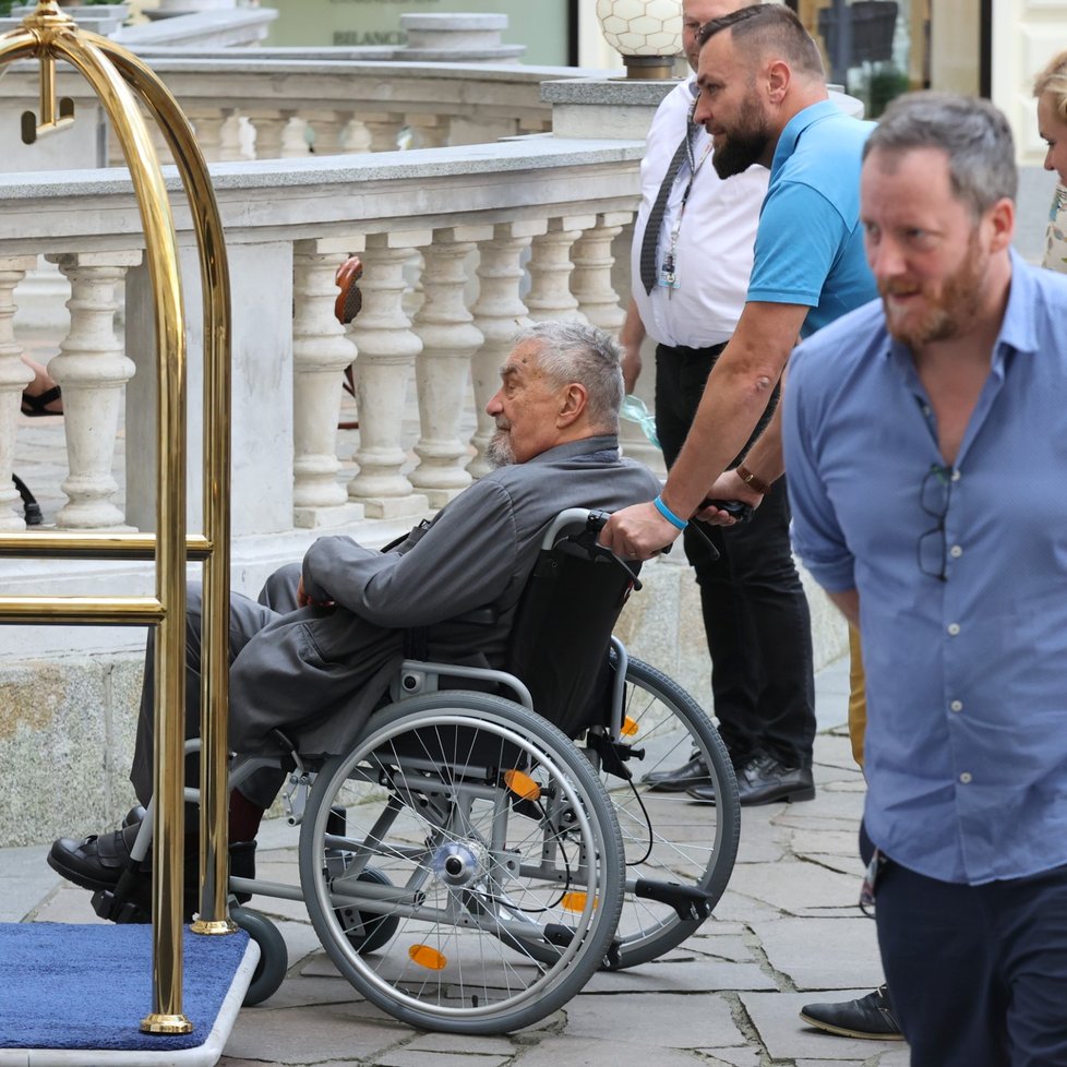 Karel Schwarzenberg na filmovém festivalu v Karlových Varech.