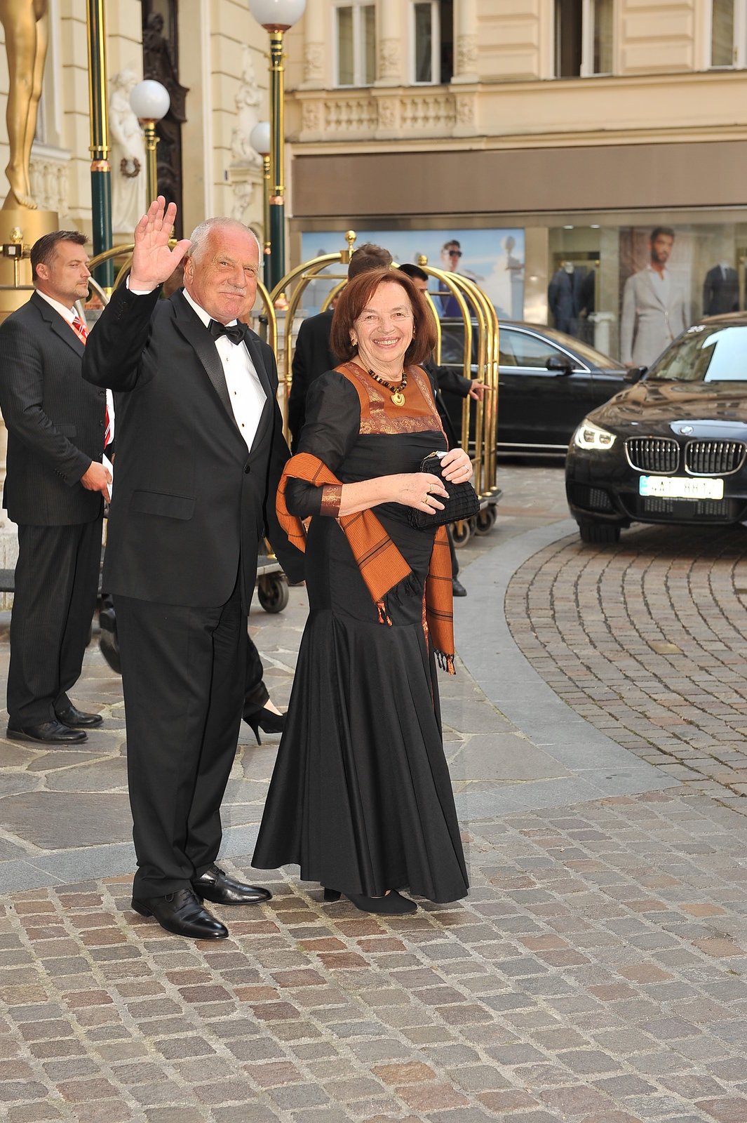 Mezi nejelegantnější páry večera patřili také bývalý prezident s manželkou Livií.
