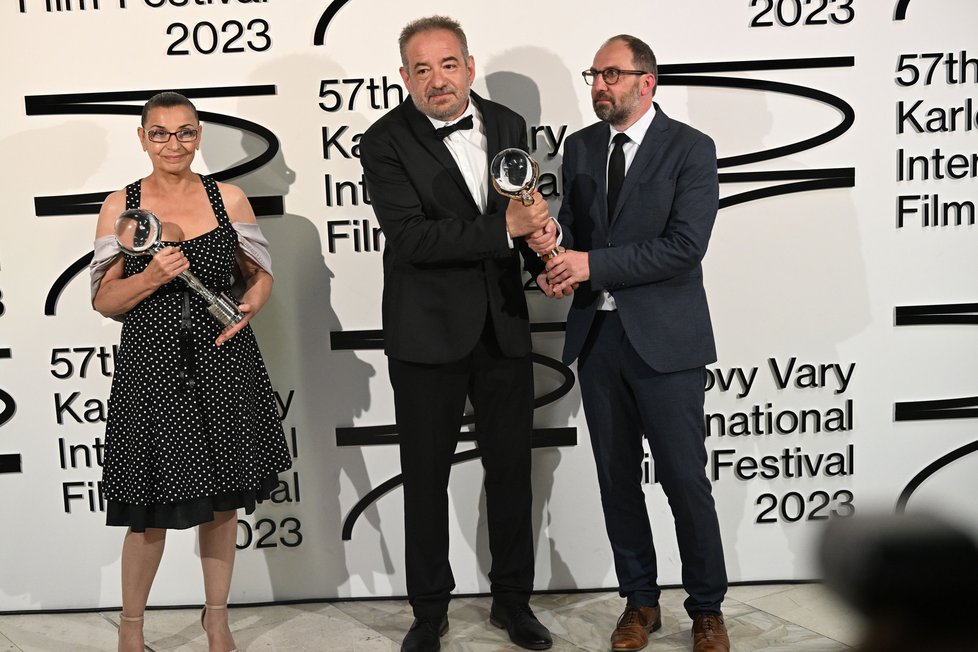 Vítězové Křišťálového globu za nejlepší film - delegace snímku Blažiny lekce. Slavnostní zakončení 57. ročníku Mezinárodního filmového festivalu Karlovy Vary