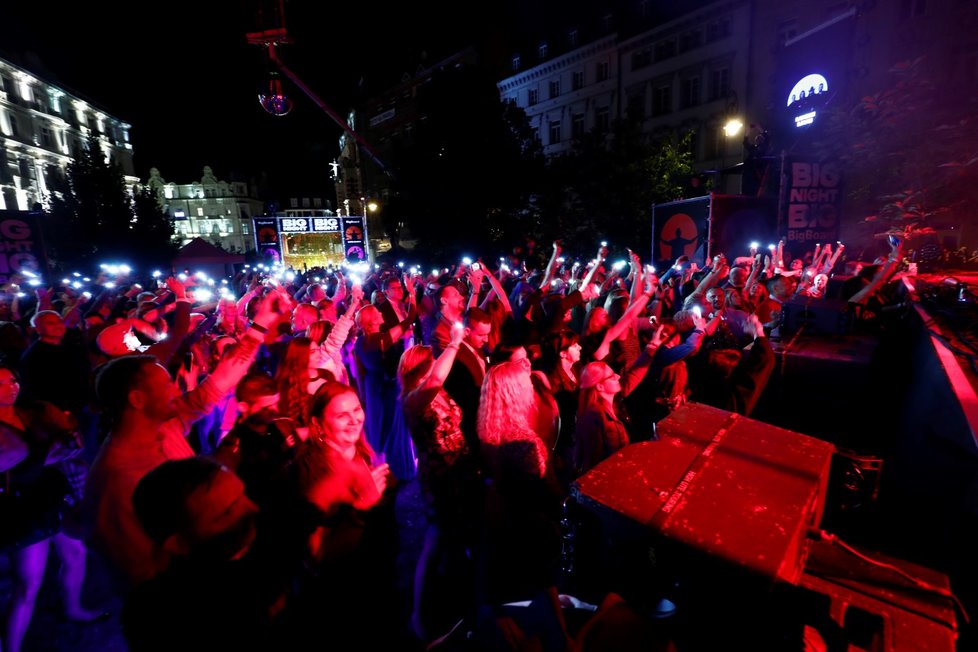 Koncert kapely Lucie v rámci KVIFF