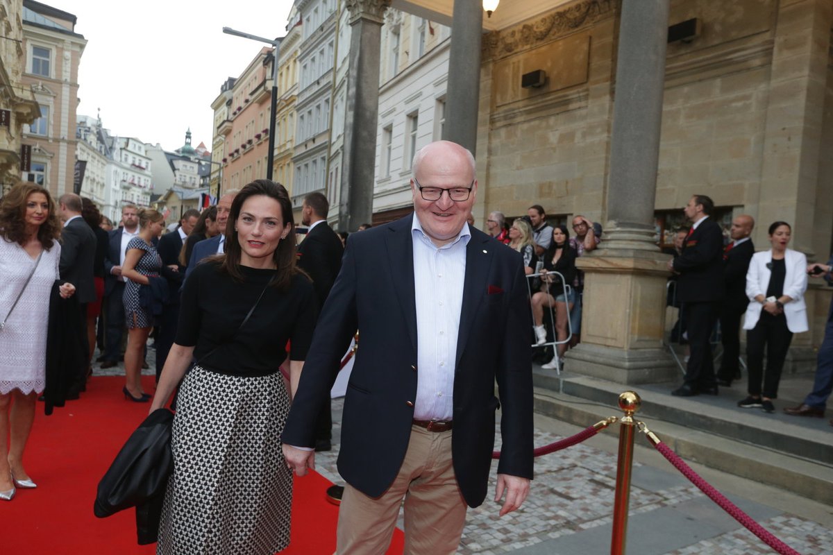 Ministr kultury Daniel Herman (53, KDU-ČSL) přišel s galeristkou Ivetou Stanislavovou.