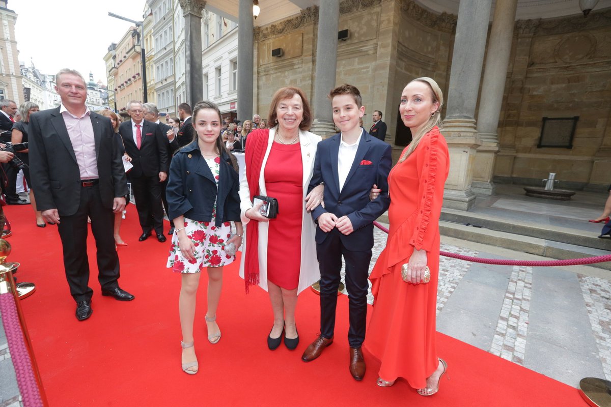 Ambasadorka na Slovensku Livia Klausová (73) s vnoučaty.