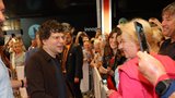 Jesse Eisenberg oslnil fanoušky v Karlových Varech