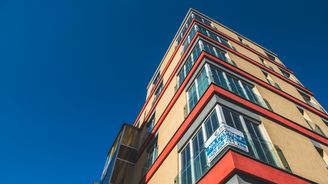 Loni se v Česku prodalo nejméně bytů a domů od roku 2015, v Praze a v Brně poptávka roste