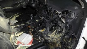 Zmatený zloděj na Karlovarsku: Na místě krádeže zapomněl mobil a místo činu omylem zapálil.