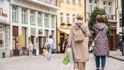 Turisté se do Varů vracejí, jejich chuť nakupovat je ale výrazně menší.