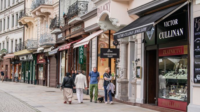 Na promenádě se nejvíc daří lékárně.