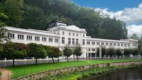 Naučná stezka napříč lázeňskými lesy Karlových Varů vede i kolem místní galerie umění
