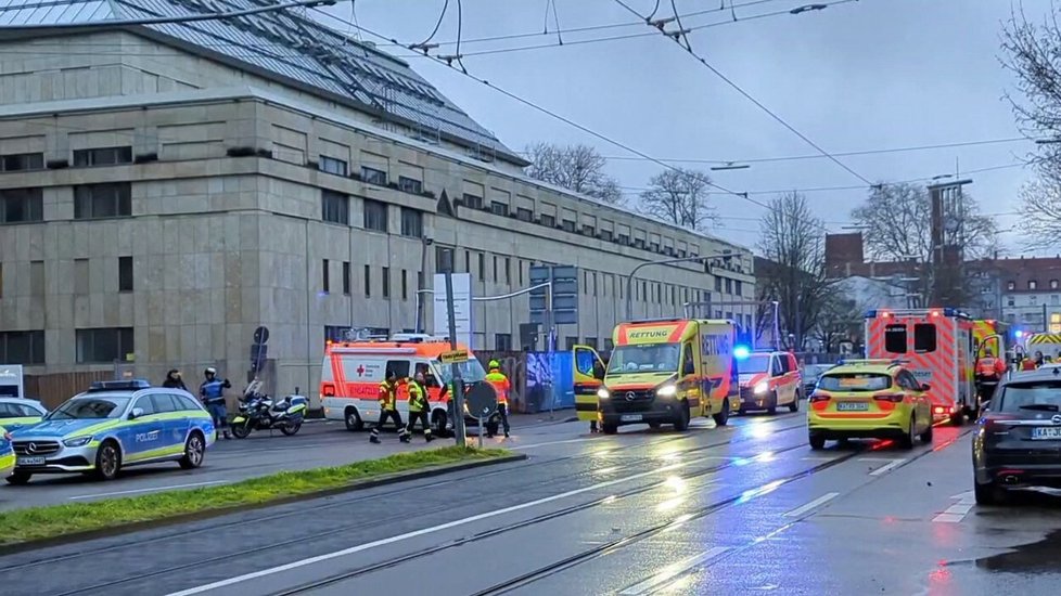 Drama s rukojmími v lékárně v německém městě Karlsruhe.