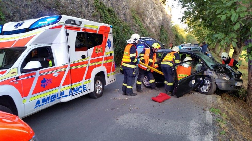 Při nehodě u Karlštejna byl zraněn muž.