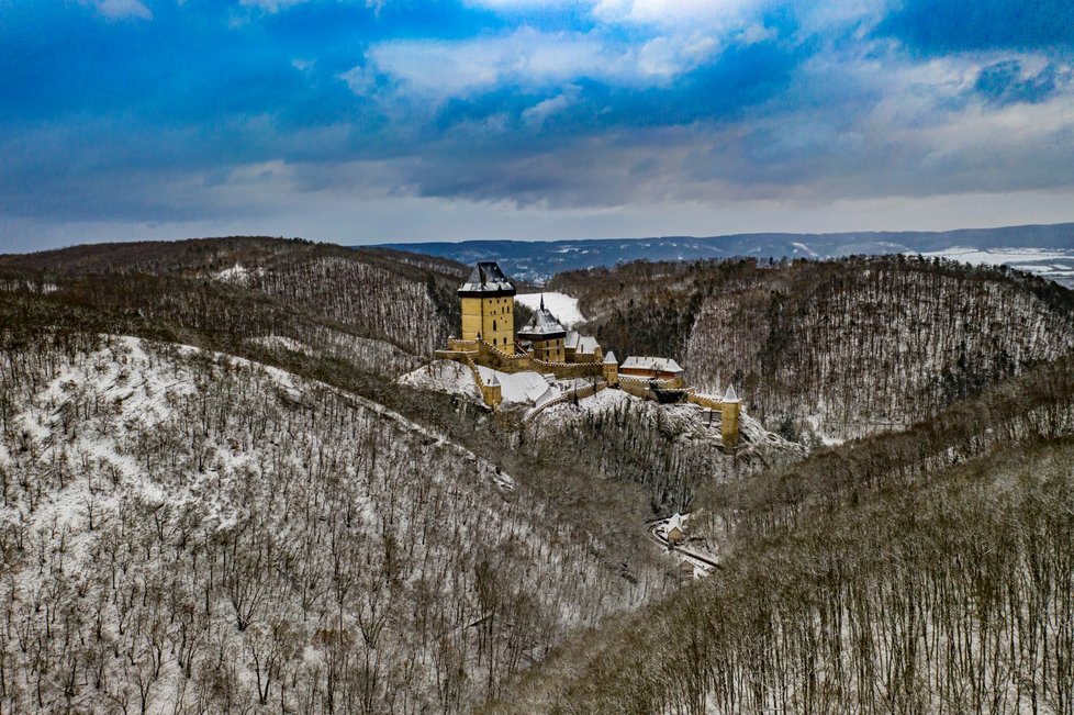 Zasněžený Karlštejn.