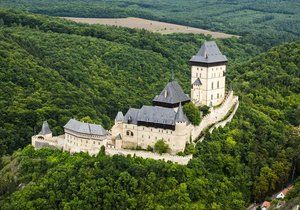 Karlštejn znovu otevřel unikát: Kapli vykládanou drahokamy a zlatem!