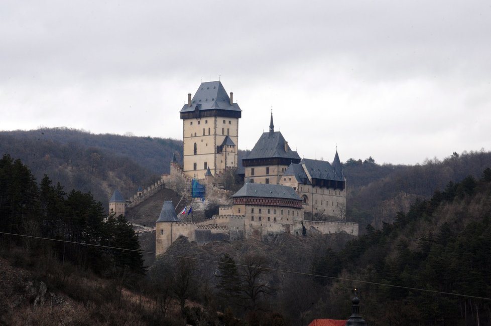 Karlštejn vás o víkendu přivítá nejen hoistorií, ale také mkaškarním bálem.