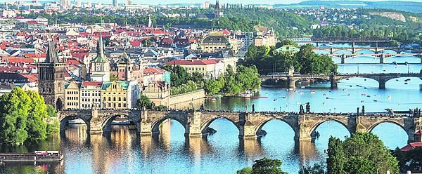 Právem je Karlův most jednou z nejnavštěvovanějších pražských památek. Že by to bylo nejen jeho krásou, ale i mystickými okolnostmi jeho vzniku?