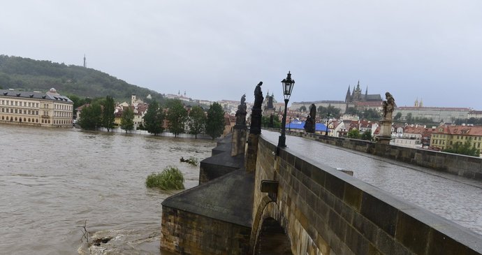 Uzavřený Karlův most