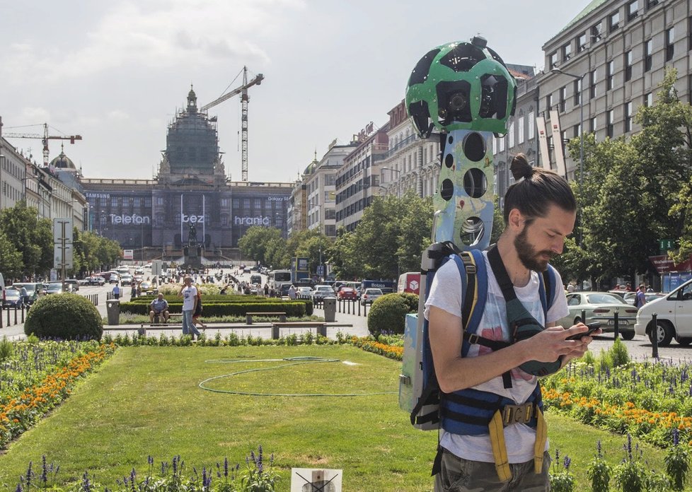 Trekker je speciální batoh, kterým se fotí snímky pro Google Street View.