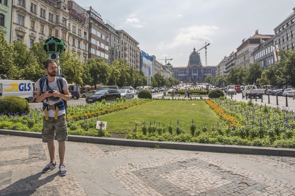 Trekker je speciální batoh, kterým se fotí snímky pro Google Street View.