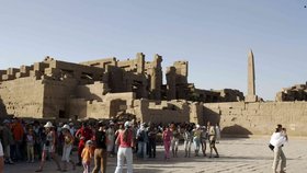 Chrámový komplex Karnak patří k nejzachovalejším a největším na celém světě. Sfingy, sochy i sloupy jsou staré tisíce let.