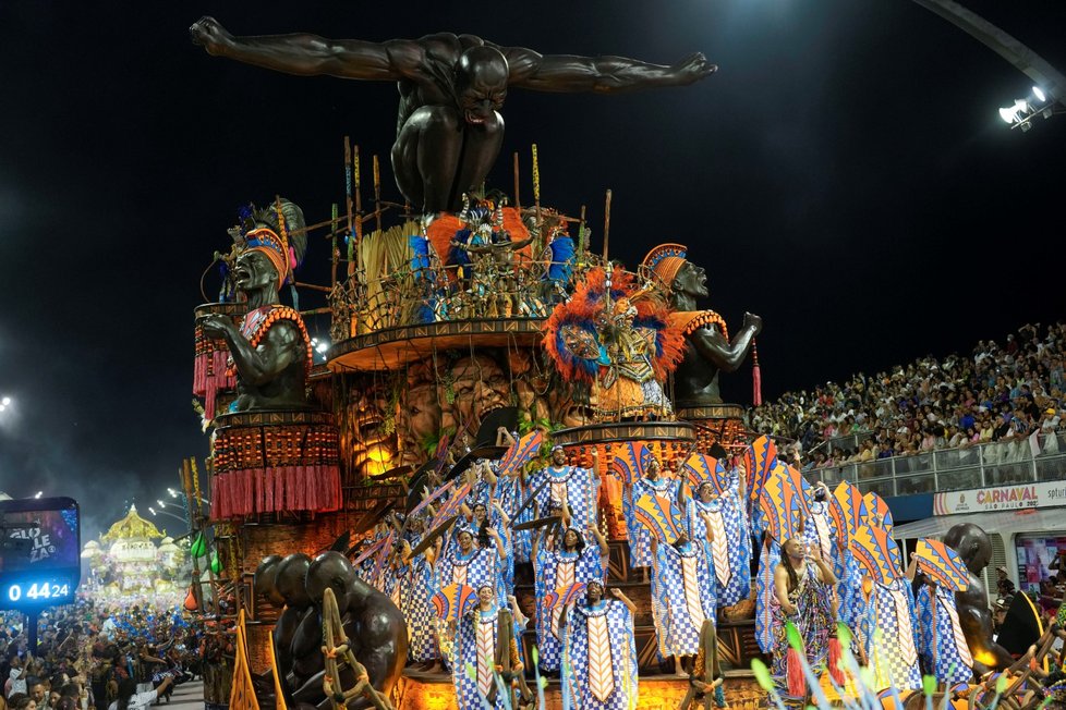 V Riu de Janeiru se poprvé od propuknutí pandemie covidu koná tradiční karneval
