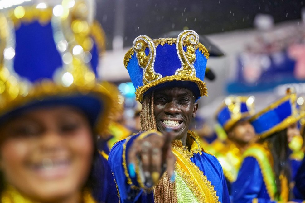 V Riu de Janeiru se poprvé od propuknutí pandemie covidu koná tradiční karneval
