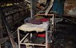 Ze strojů a archivů dezinatury krnovské textilky Karnola zůstala hromada ohořelých sutí.