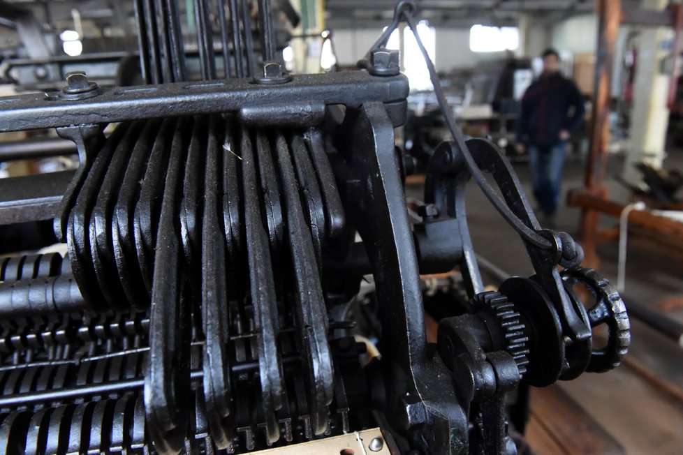 Detail listového mechanického člunkového stavu Schwabe.