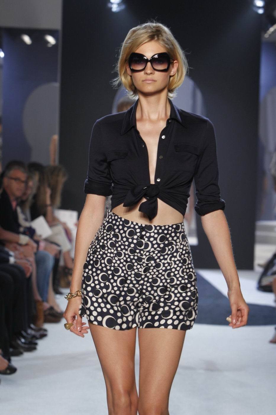 Karolin v době, kdy už byla rozhodnutá dát si pauzu. Diane Von Furstenberg, resort 2011.