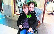 Díky fyzioterapii má Karolína (24) šanci: Vdávat se chci bez vozíku!