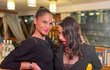 Karolína Huvadová a Eva Decastelo na večírku Playboye