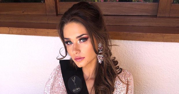 Karolína Kokešová vyhrála soutěž krásy Miss Global.